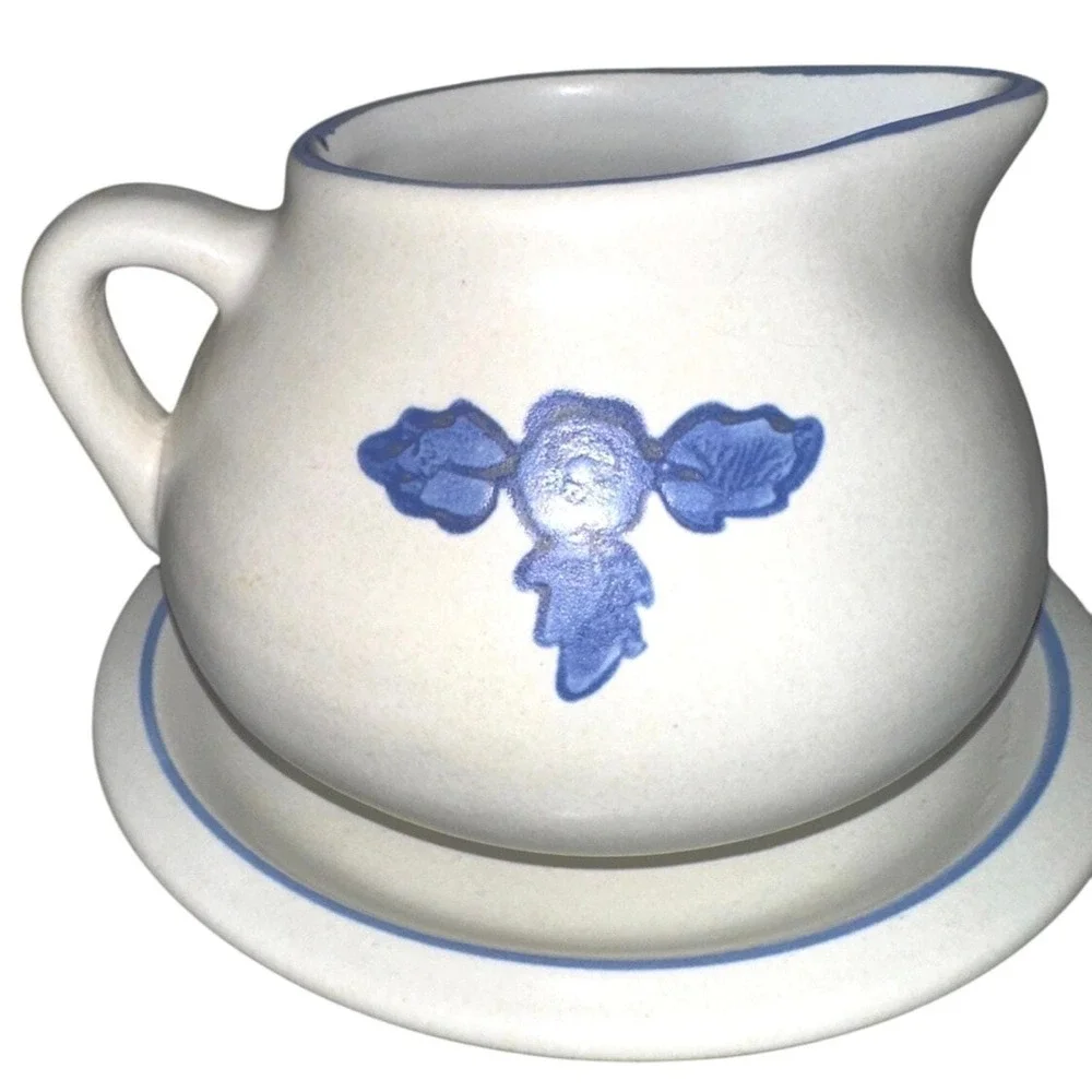 Pfaltzgraff Yorktowne Round Gravy Boat w/Saucer